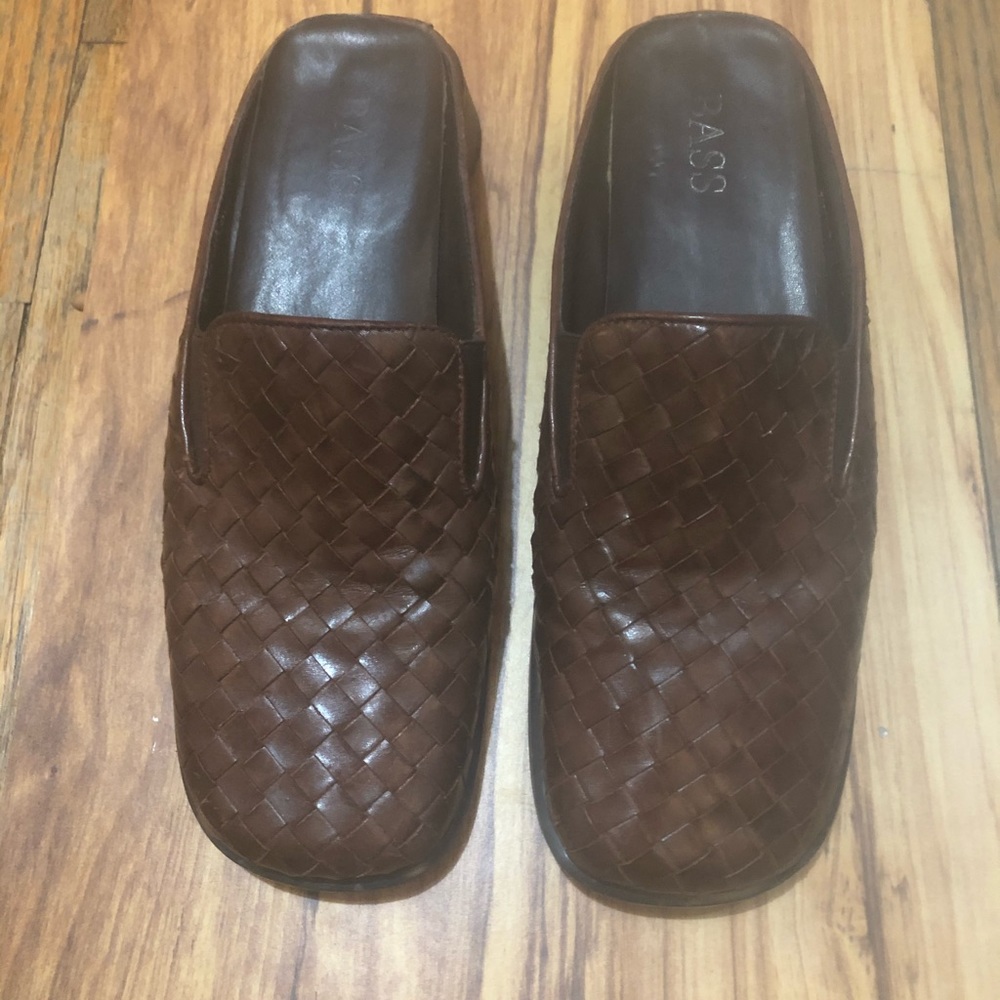 Leather woven mule slide shoe.